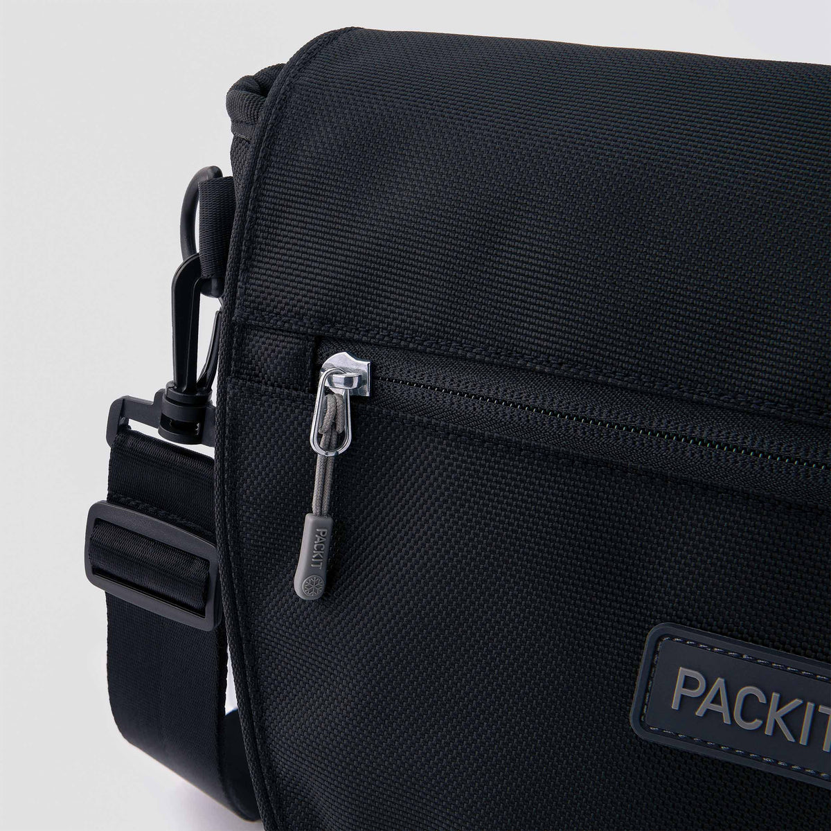 freezable-brooklyn-crossbody-x2 freezable-brooklyn-crossbody-black-ecofreeze-plus-zoom-zipper-pull.jpg