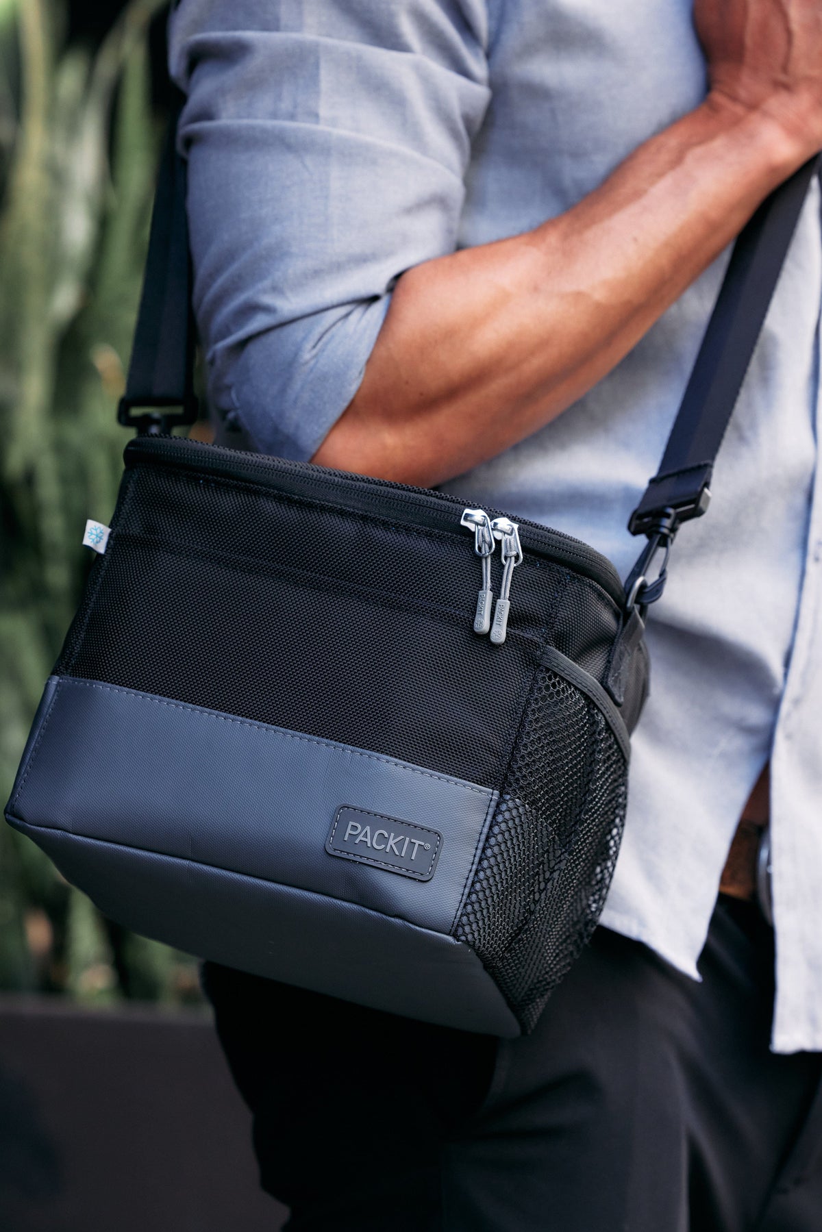 freezable-lunch-pail-z2 freezable-upright-lunch-pail-black-gray-lifestyle-male-city.jpg