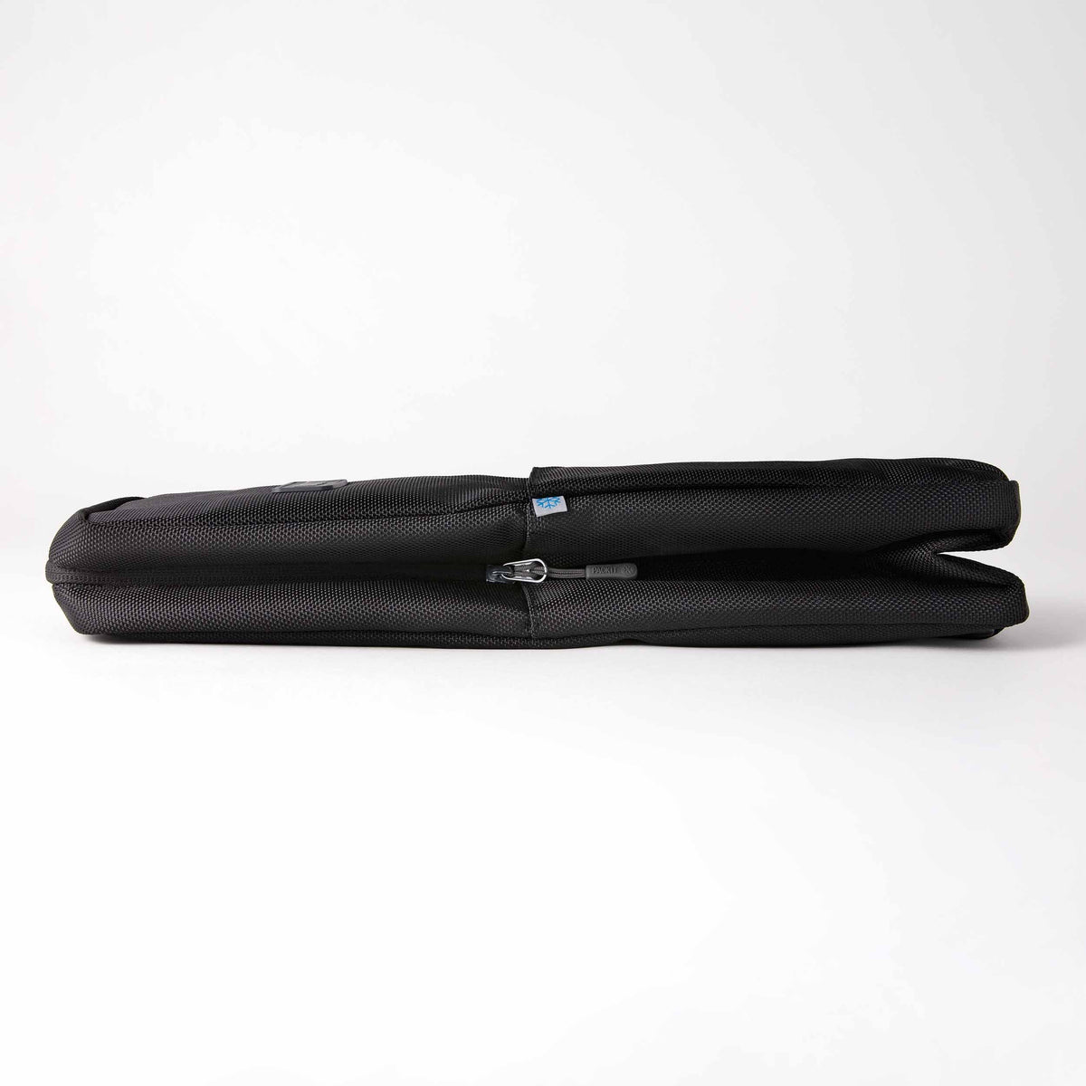 freezable-wine-carrier-h6 freezable-wine-carrier-black-ecofreeze-plus-flat.jpg