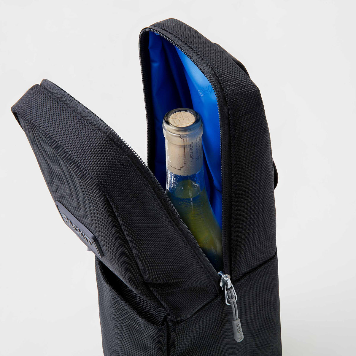 freezable-wine-carrier-h6 freezable-wine-carrier-black-ecofreeze-plus-top-view-with-wine.jpg
