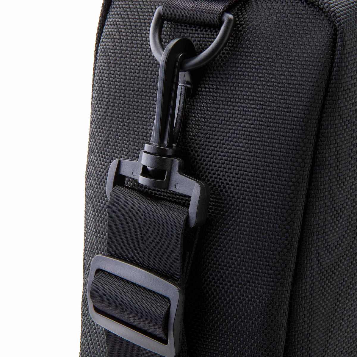freezable-wine-carrier-h6 freezable-wine-carrier-black-ecofreeze-plus-zoom-removable-strap.jpg