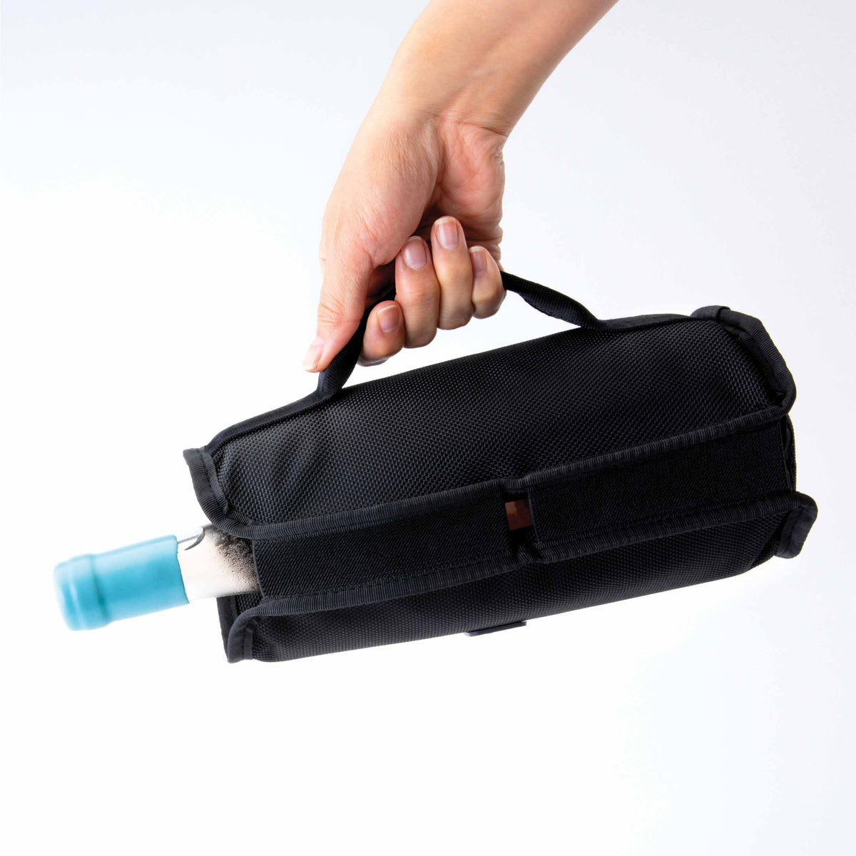 freezable-wine-cooler-t7 freezable-wine-cooler-black-pouring-with-handle.jpg